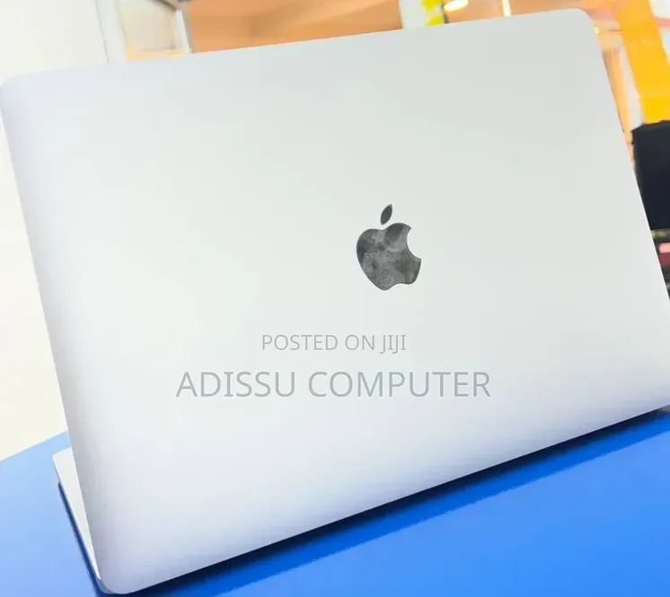 New Laptop Apple MacBook Pro 2020 8GB Apple M1 Pro SSD 256GB
