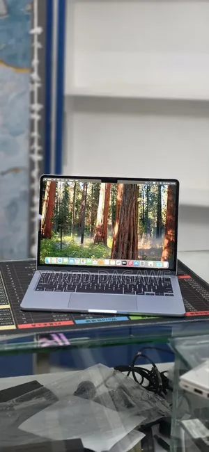 New Laptop Apple MacBook Air 2025 M4 16GB Apple M4 SSD 512GB