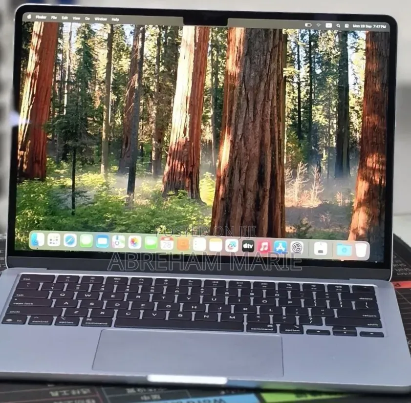 New Laptop Apple MacBook Air 2025 M4 16GB Apple M4 SSD 512GB