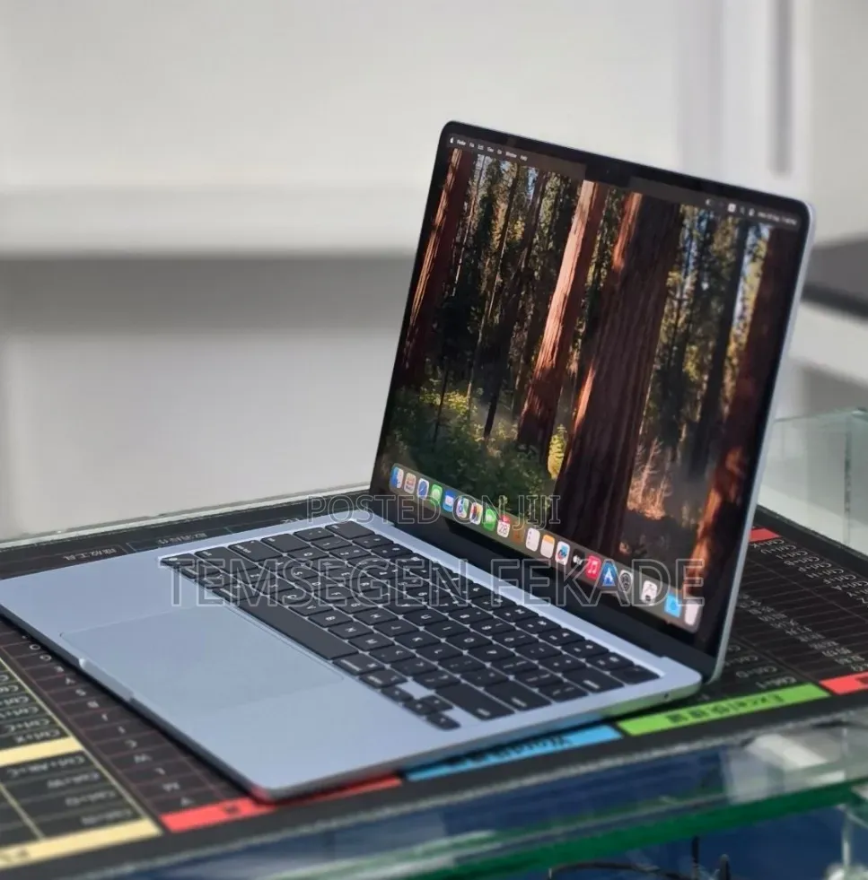 New Laptop Apple MacBook Air 2025 M4 16GB Apple M4 SSD 512GB