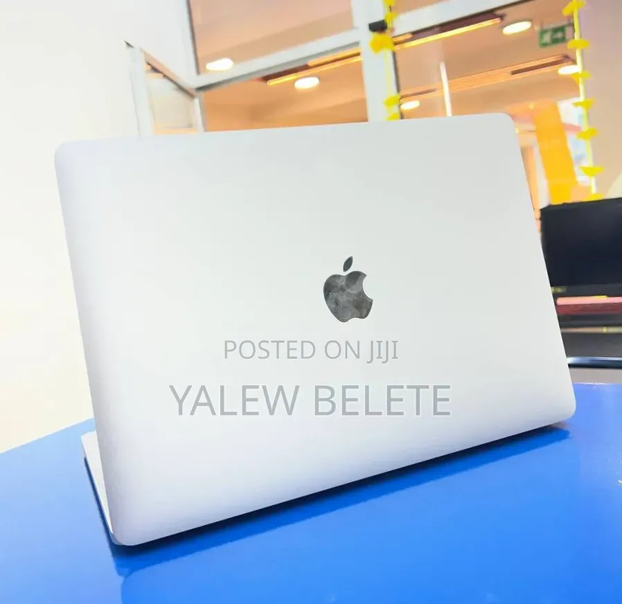 New Laptop Apple MacBook Pro 2020 M1 8GB Apple M1 Pro SSD 256GB