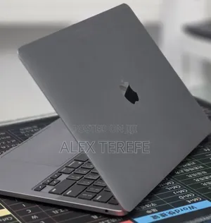 New Laptop Apple MacBook Pro 2020 M1 16GB Apple M1 SSD 256GB