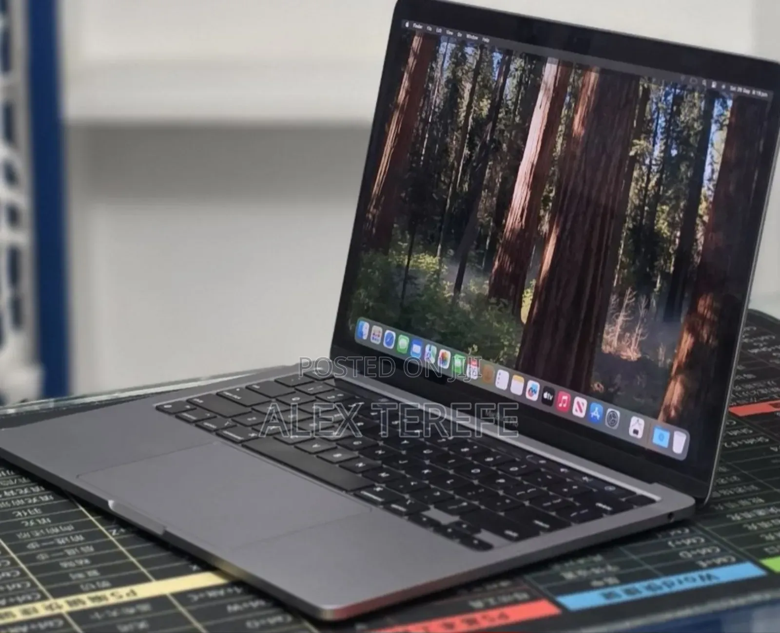 New Laptop Apple MacBook Pro 2020 M1 16GB Apple M1 SSD 256GB