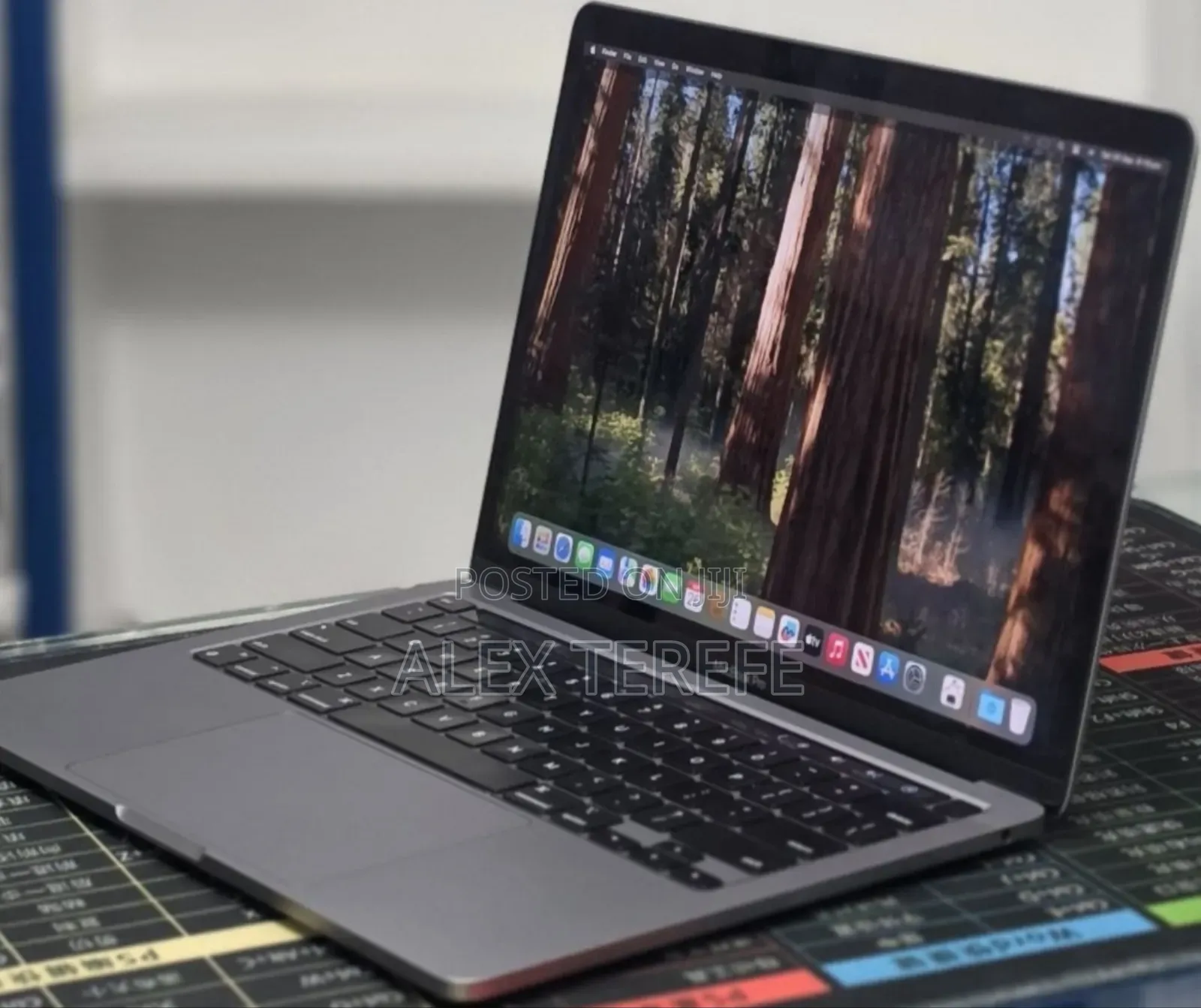 New Laptop Apple MacBook Pro 2020 M1 16GB Apple M1 SSD 256GB