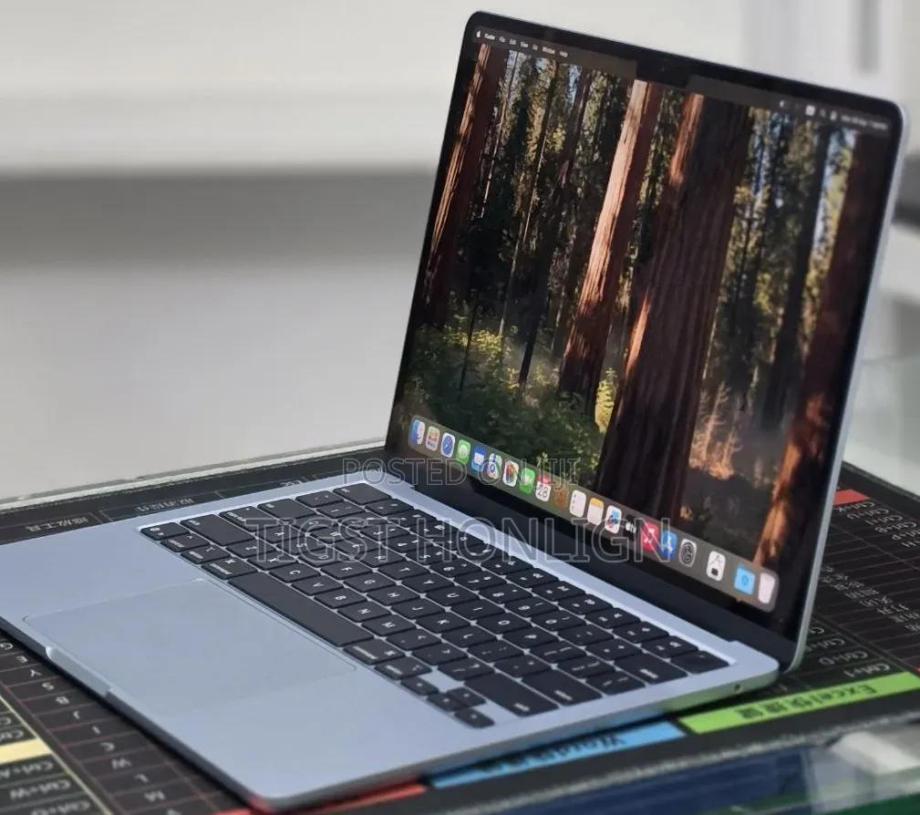 New Laptop Apple MacBook Air 2025 M4 16GB Apple M4 SSD 512GB