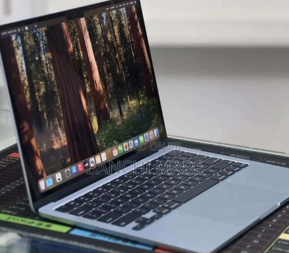 New Laptop Apple MacBook Air 2025 M4 16GB Apple M4 SSD 512GB
