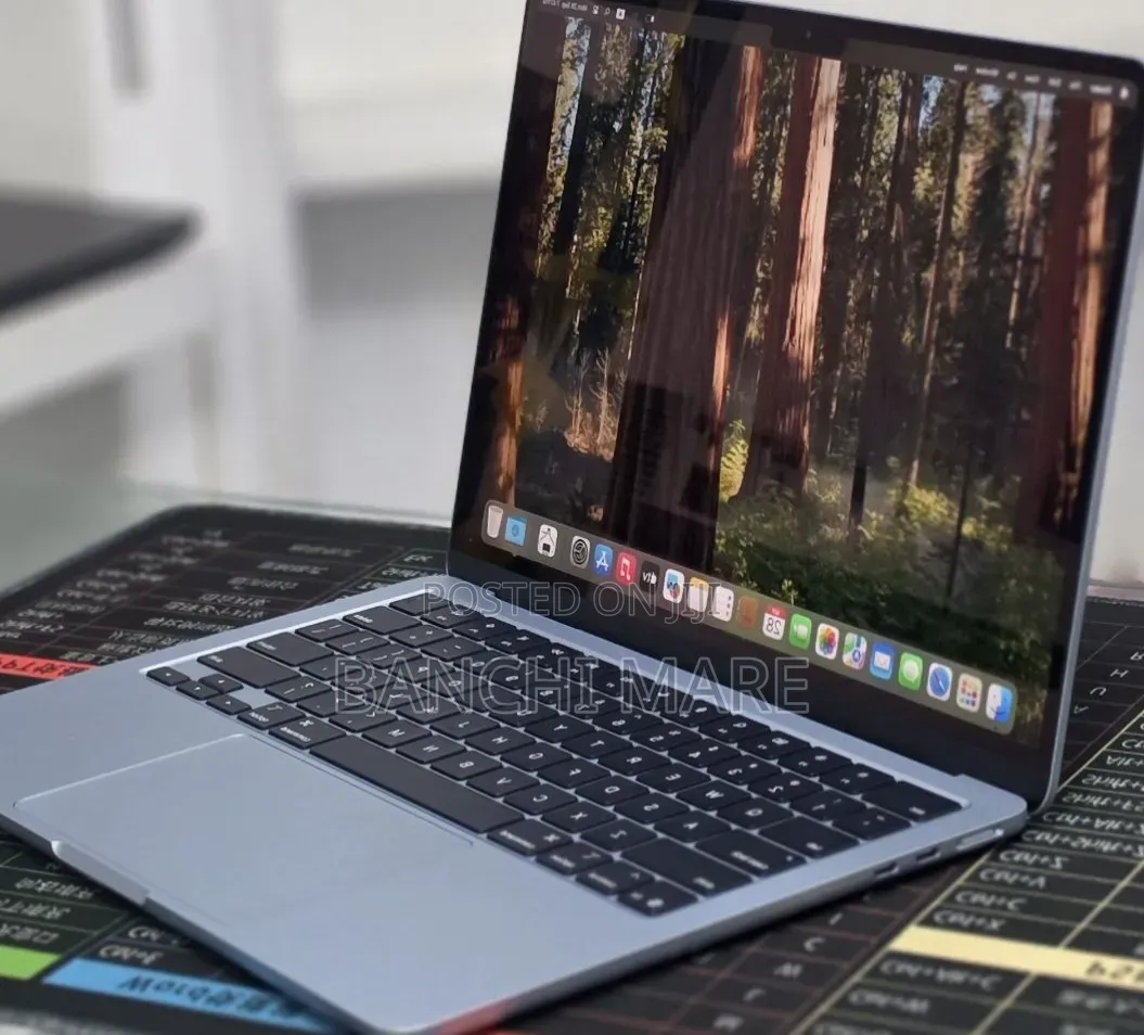 New Laptop Apple MacBook Air 2025 M4 16GB Apple M4 SSD 512GB