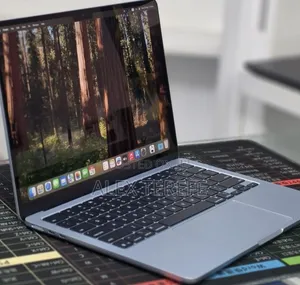 New Laptop Apple MacBook Air 2025 M4 16GB Apple M4 SSD 512GB