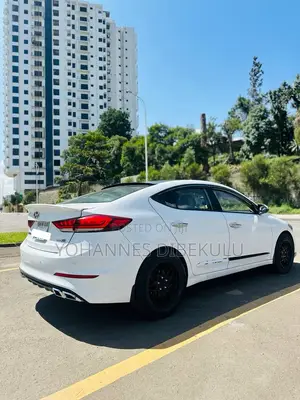 Hyundai Elantra Sport Sedan FWD (1.6L 4cyl 6M) 2017 White