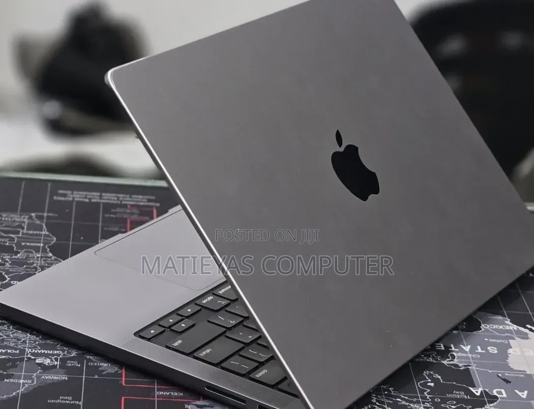 New Laptop Apple MacBook Pro 2023 M3 Pro 8GB Apple M3 Pro SSD 512GB