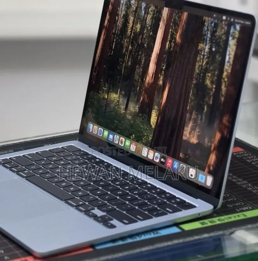 New Laptop Apple MacBook Air 2025 M4 16GB Apple M4 SSD 512GB