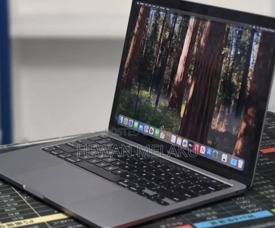 New Laptop Apple MacBook Pro 2020 M1 16GB Apple M1 SSD 256GB