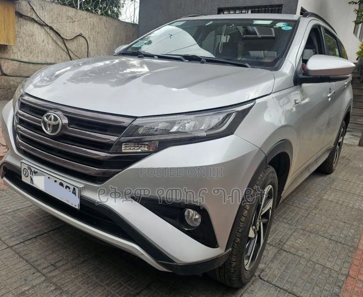 Toyota Rush 2023 Silver