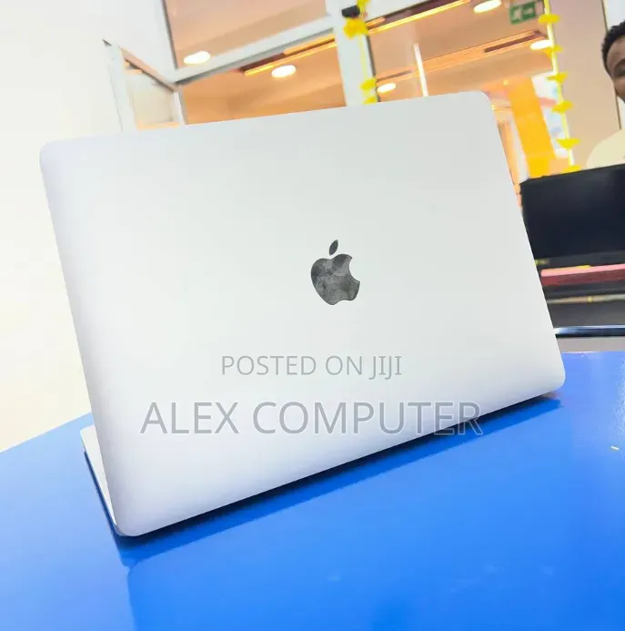 New Laptop Apple MacBook Pro 2020 M1 8GB Apple M1 SSD 256GB