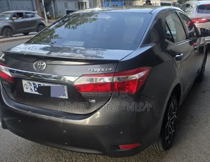 Toyota Corolla L 4-Speed Automatic 2013 Gray