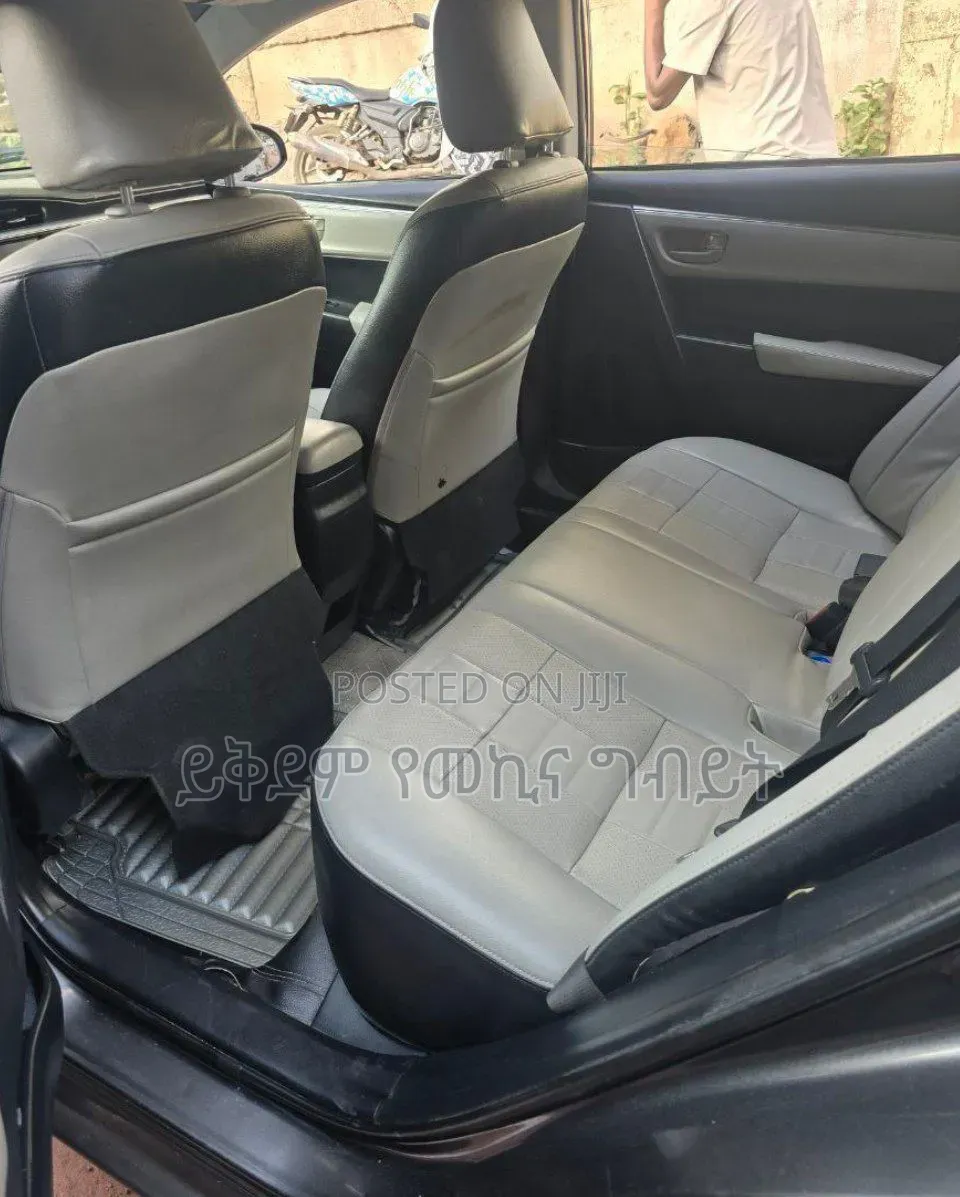 Toyota Corolla L 4-Speed Automatic 2013 Gray