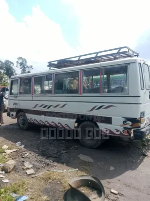 Bus 1996 White