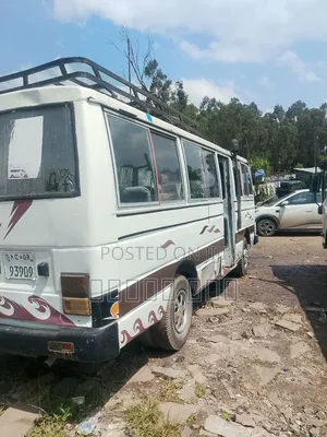 Bus 1996 White