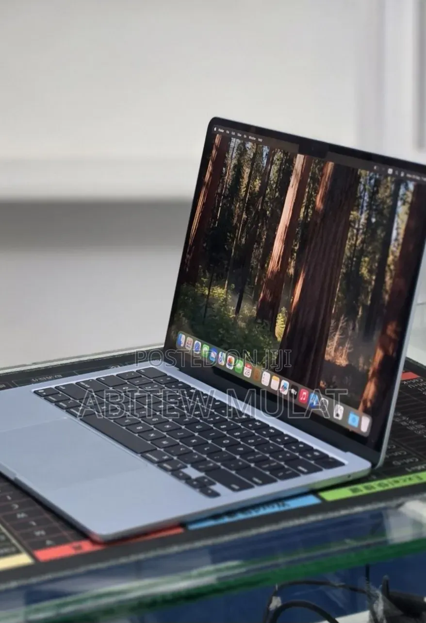 New Laptop Apple MacBook Air 2025 M4 16GB Apple M4 SSD 512GB