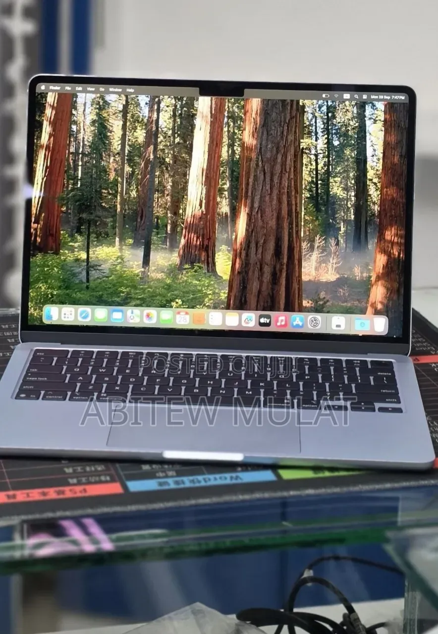 New Laptop Apple MacBook Air 2025 M4 16GB Apple M4 SSD 512GB