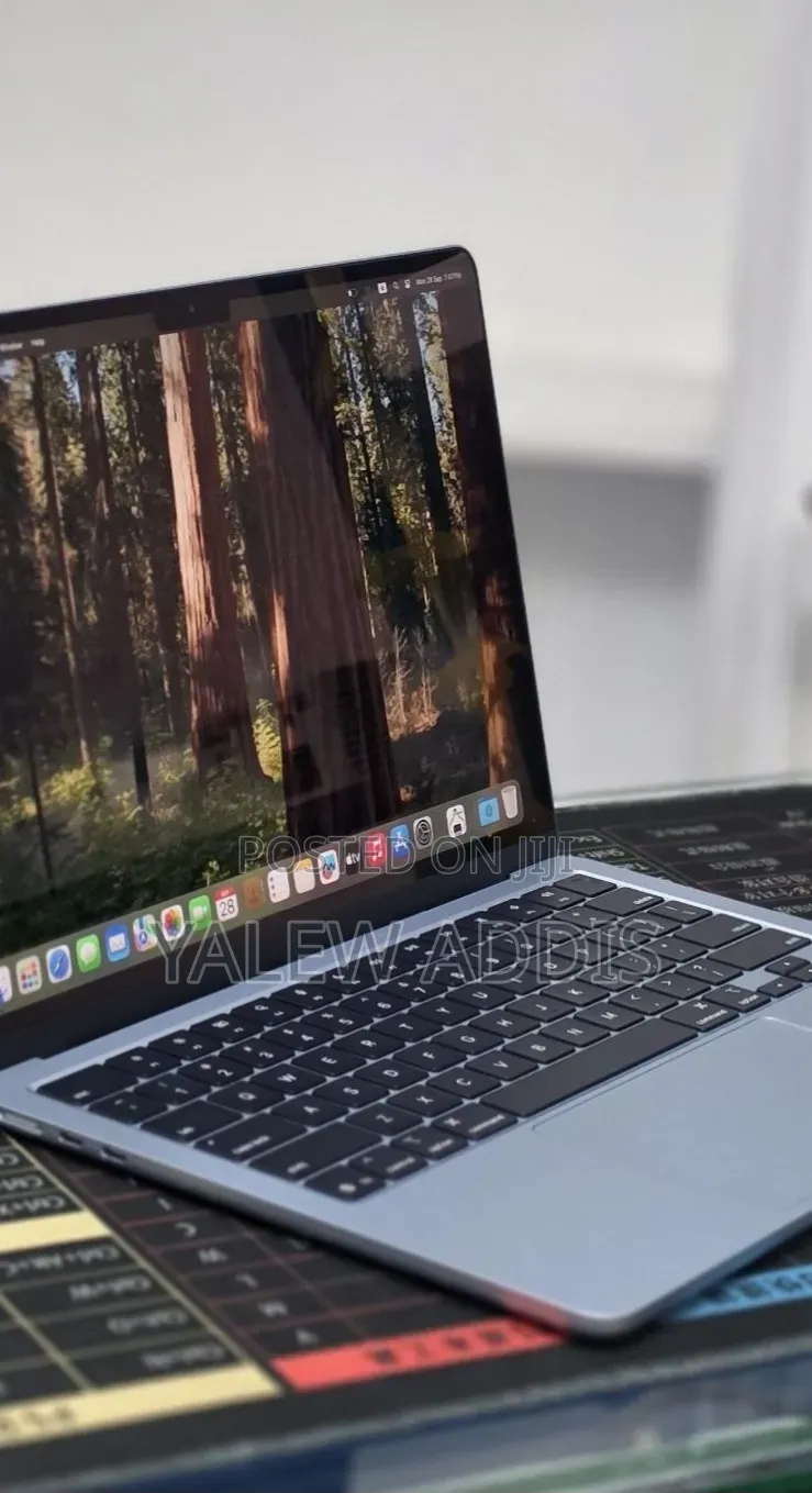 New Laptop Apple MacBook Air 2025 M4 16GB Apple M4 SSD 512GB