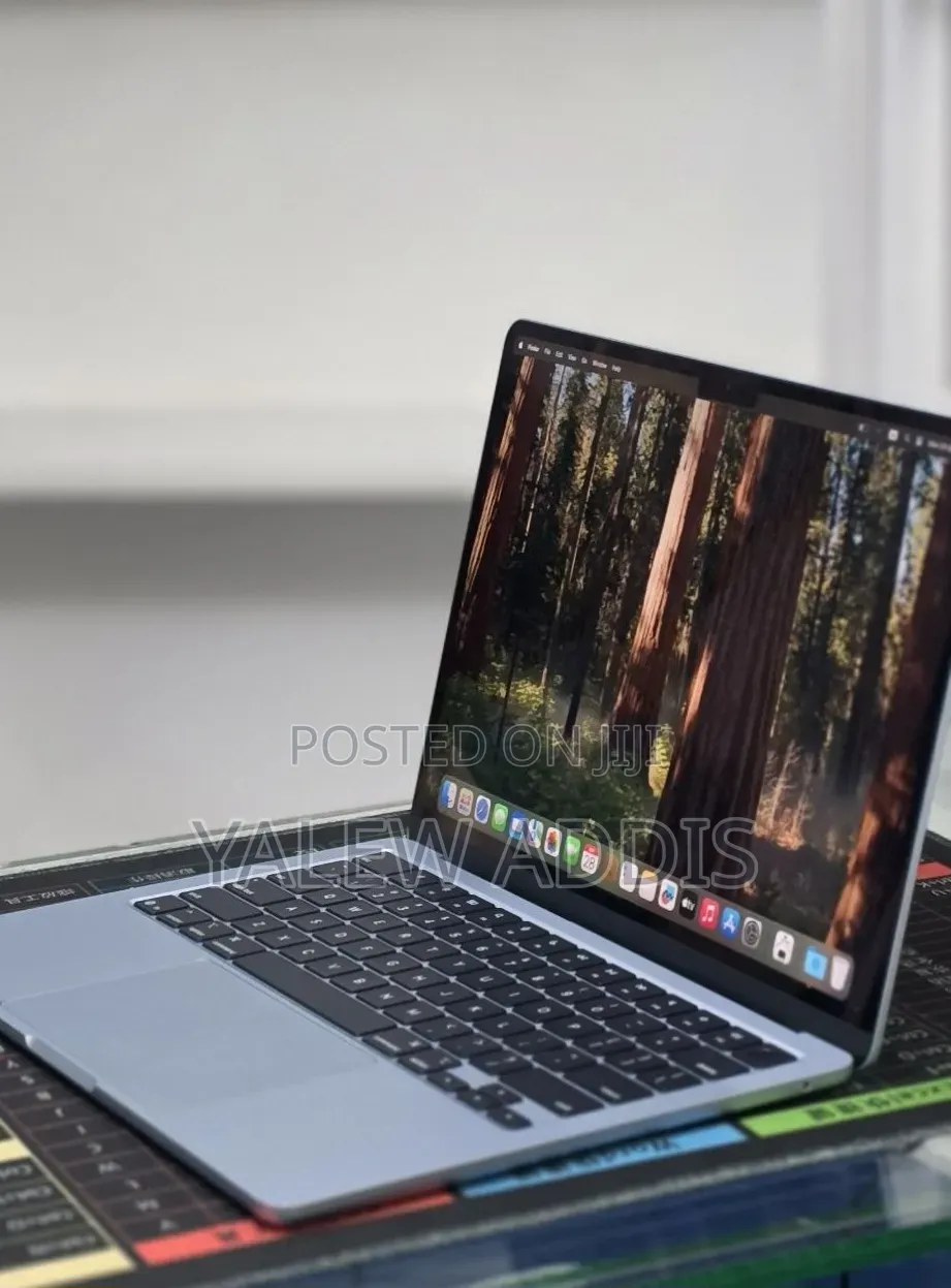 New Laptop Apple MacBook Air 2025 M4 16GB Apple M4 SSD 512GB