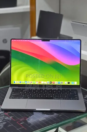 New Laptop Apple MacBook Pro 2023 M3 8GB Apple M3 Pro SSD 512GB