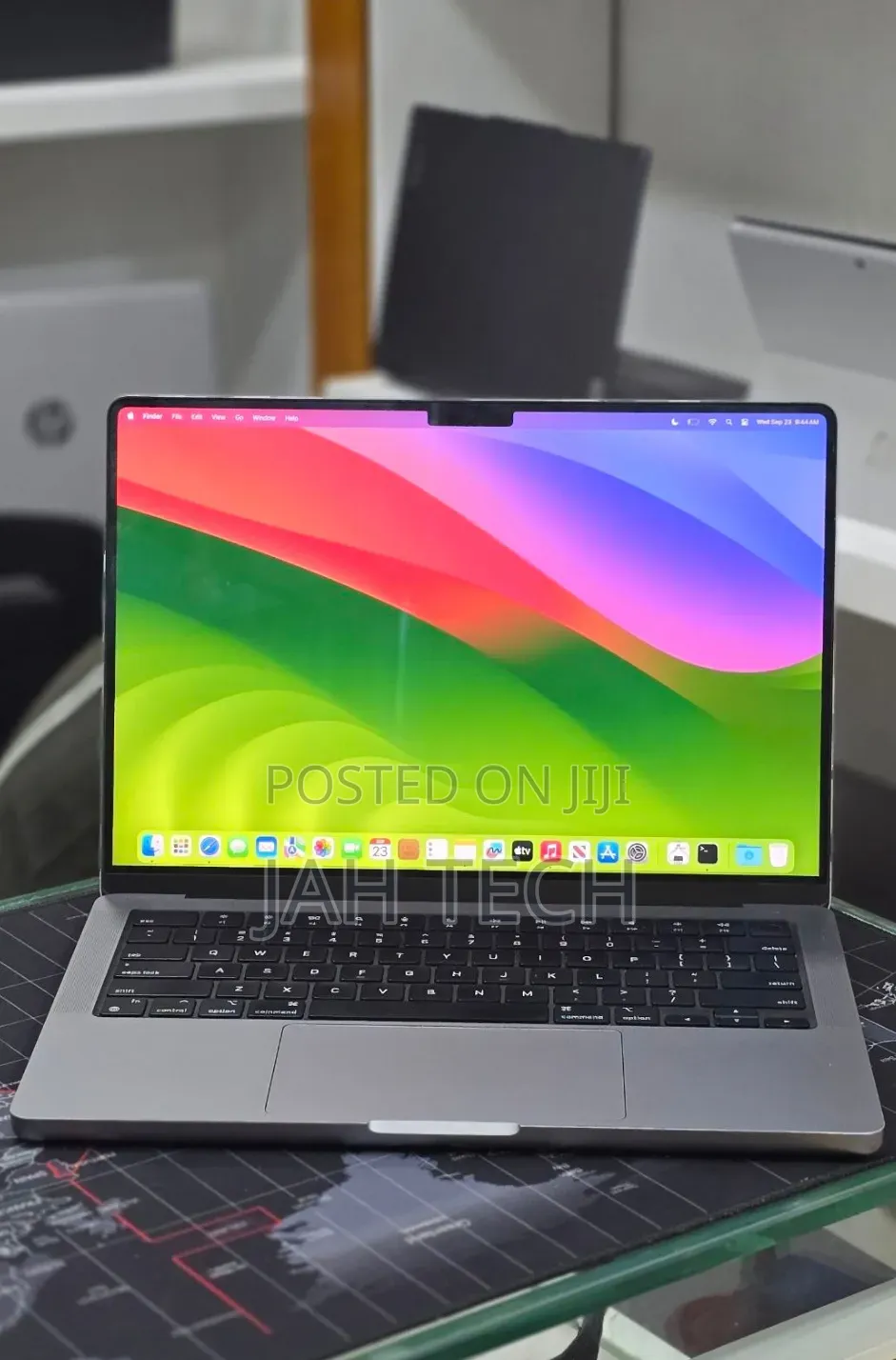New Laptop Apple MacBook Pro 2023 M3 8GB Apple M3 Pro SSD 512GB