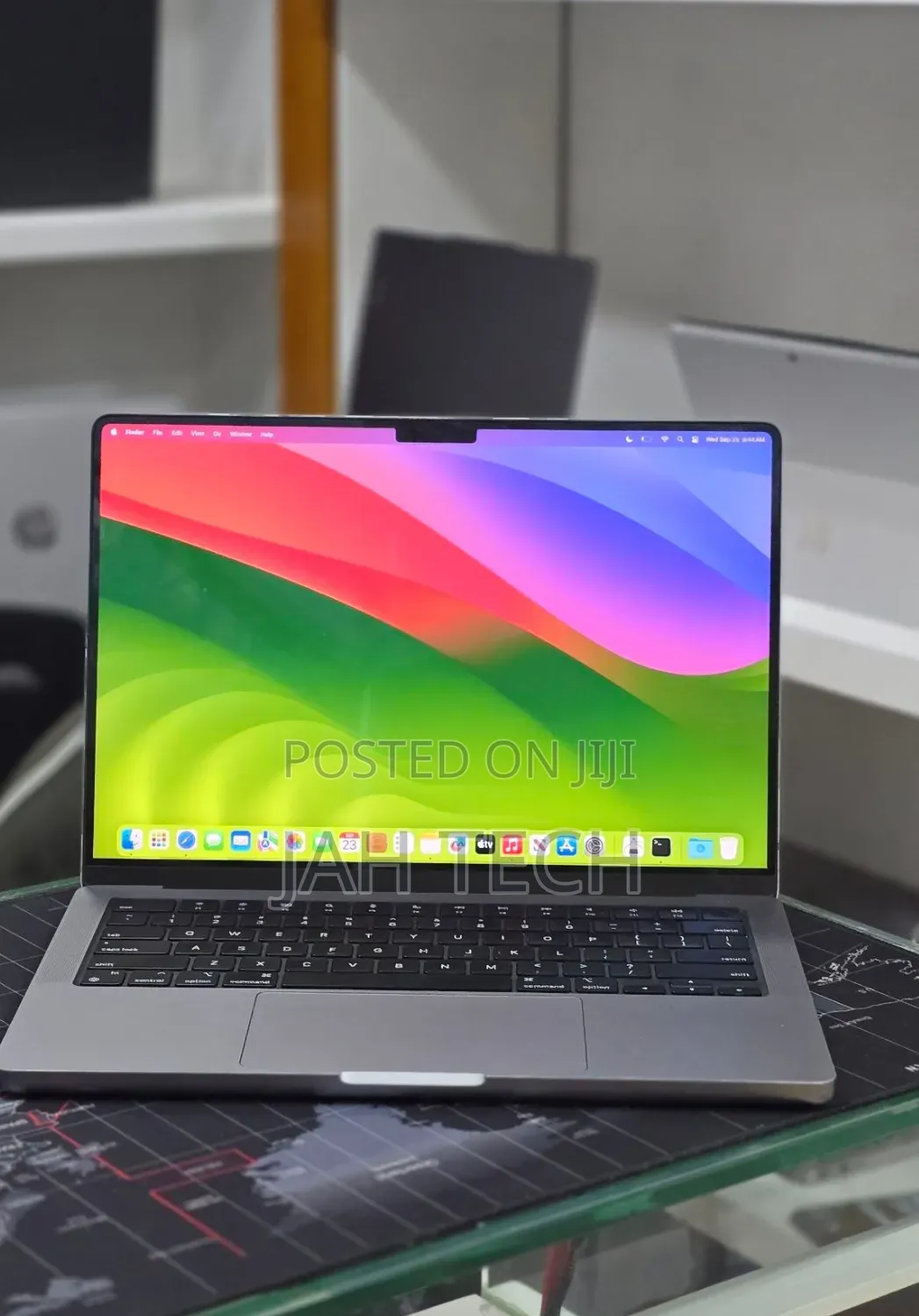 New Laptop Apple MacBook Pro 2023 M3 8GB Apple M3 Pro SSD 512GB