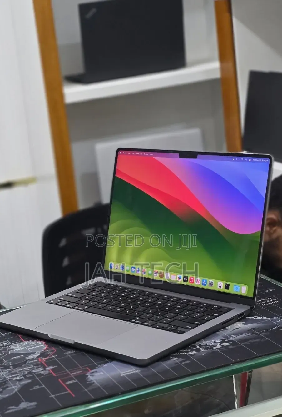 New Laptop Apple MacBook Pro 2023 M3 8GB Apple M3 Pro SSD 512GB
