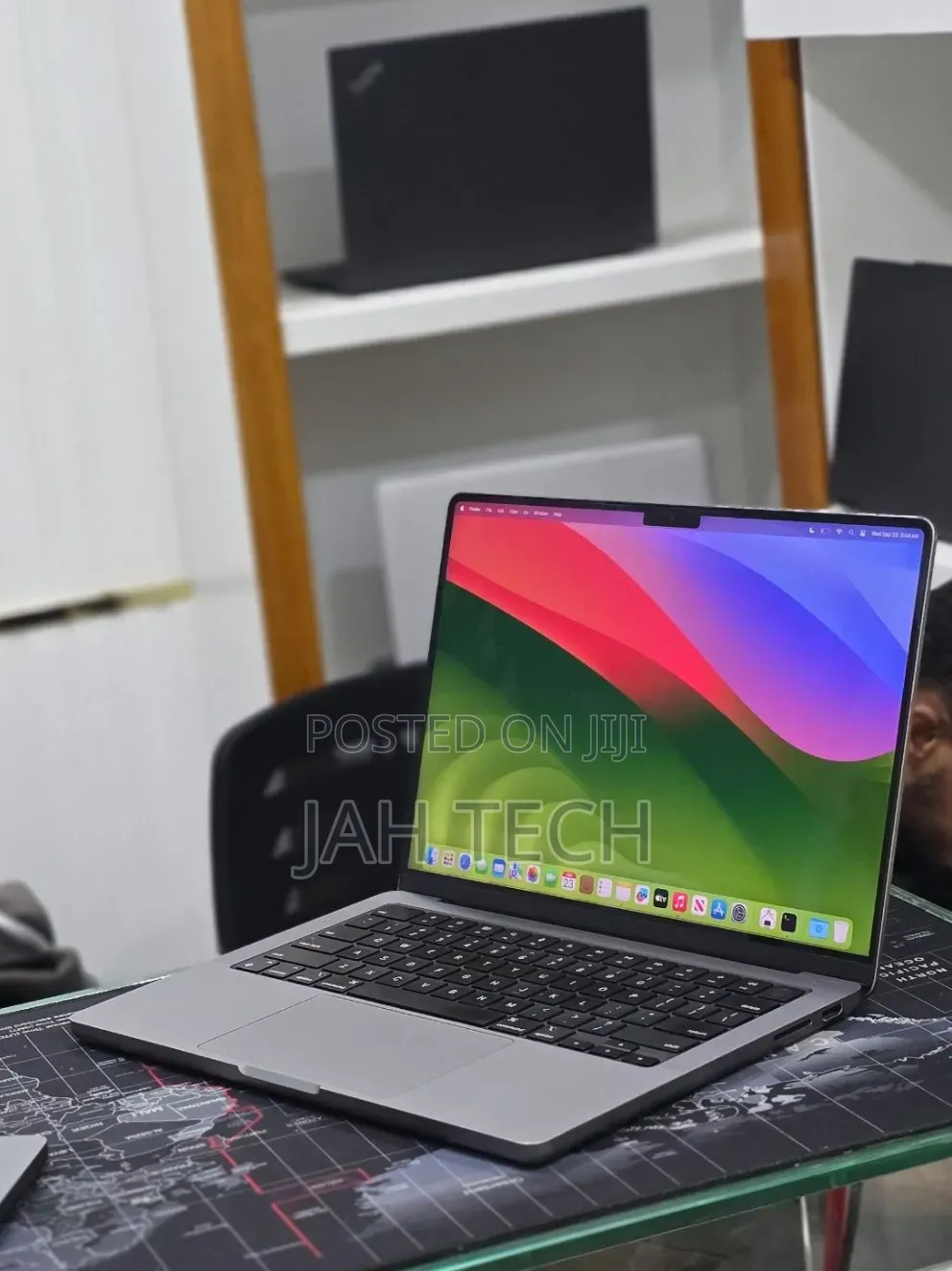 New Laptop Apple MacBook Pro 2023 M3 8GB Apple M3 Pro SSD 512GB
