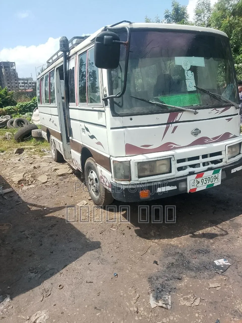 Bus 1996 White