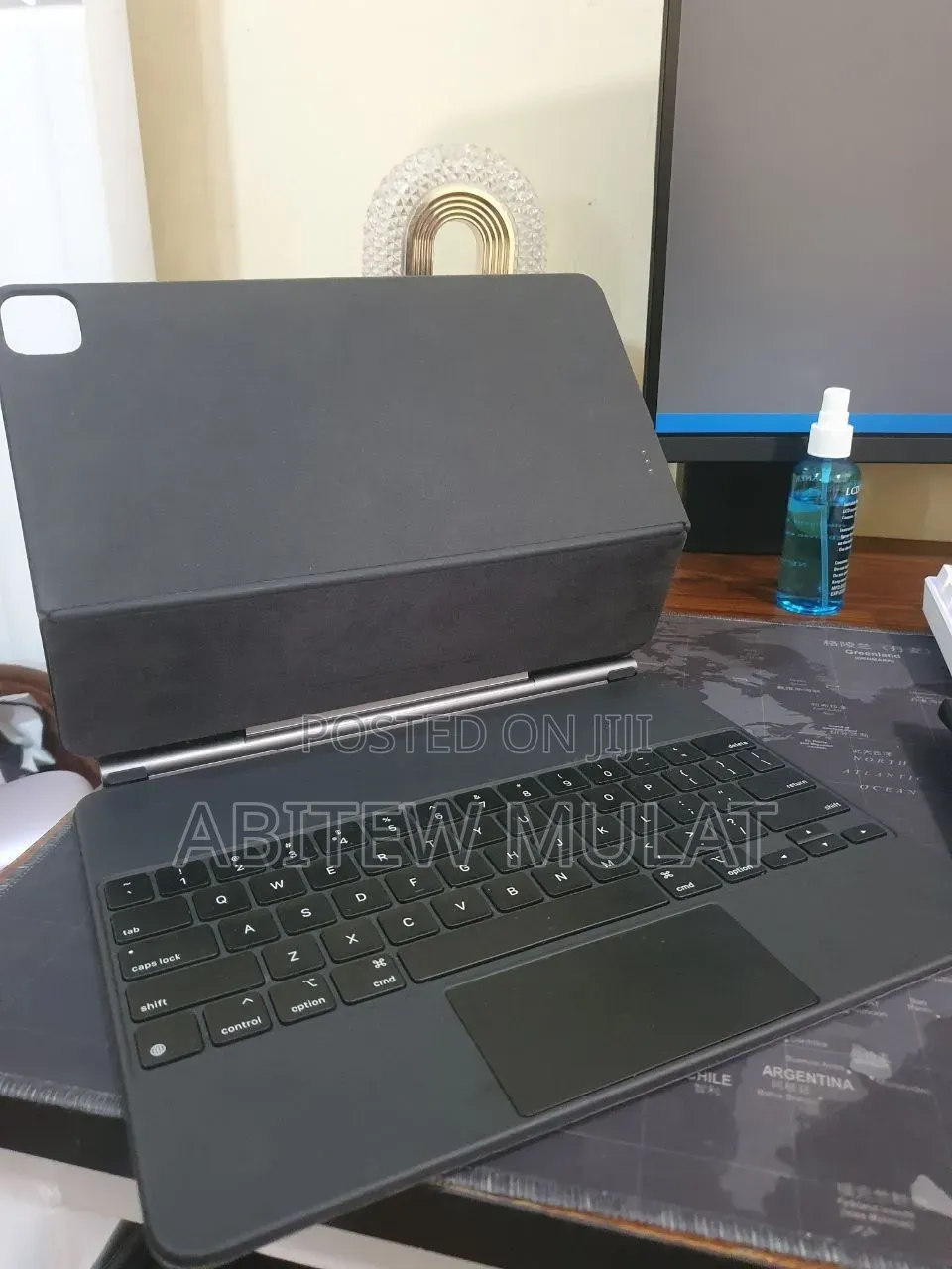 Apple 
iPad Keyboard