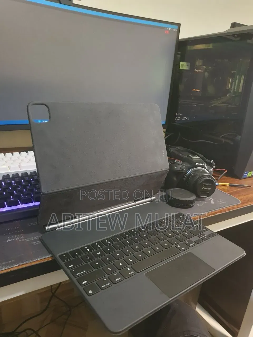 Apple 
iPad Keyboard