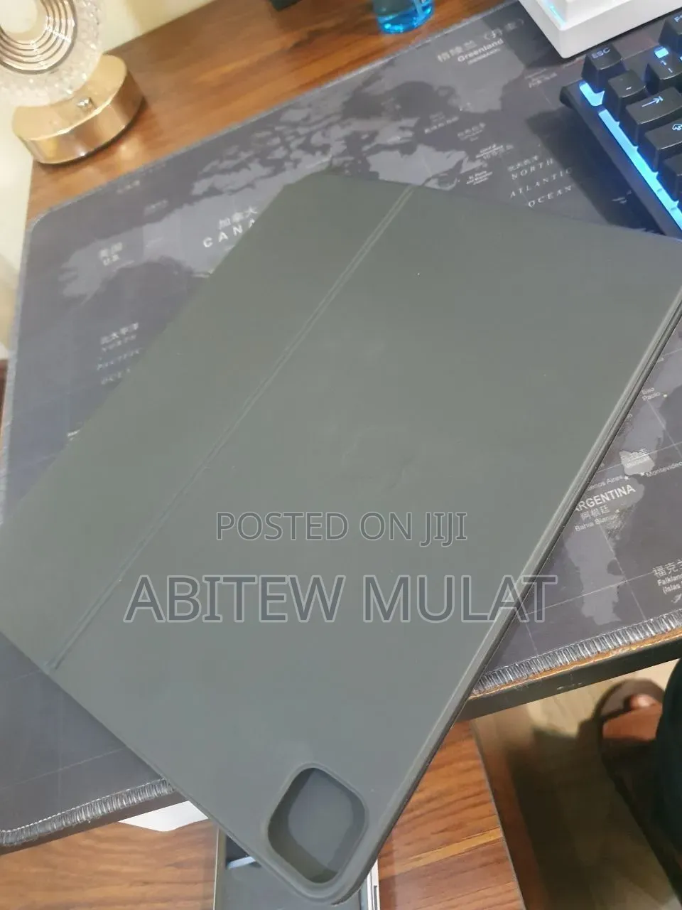 Apple 
iPad Keyboard