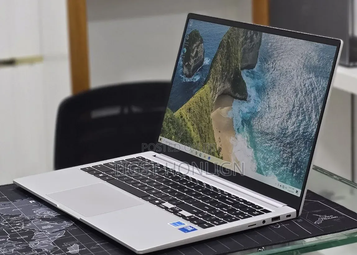 New Laptop Samsung Galaxy Book4 16GB Intel Core Ultra 7 SSD 512GB