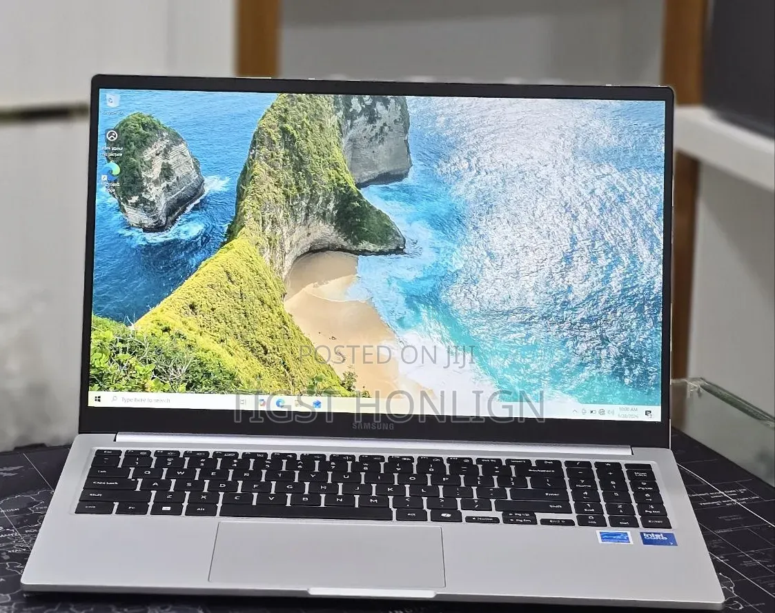 New Laptop Samsung Galaxy Book4 16GB Intel Core Ultra 7 SSD 512GB