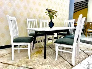 6 Seaters Dining Table With Modern Elegance. የምግብ ጠረጴዛ