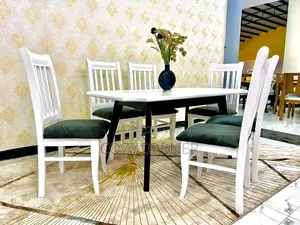 6 Seaters Dining Table With Modern Elegance. የምግብ ጠረጴዛ