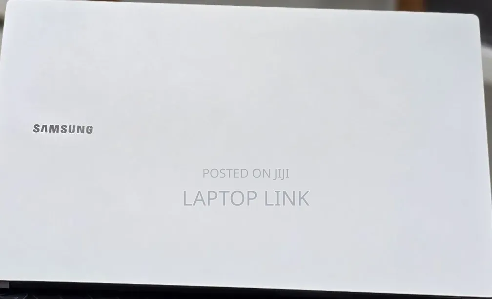 New Laptop Samsung Galaxy Book4 16GB Intel Core 7 SSD 512GB