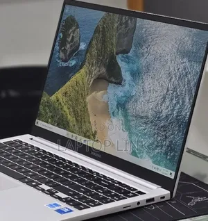 New Laptop Samsung Galaxy Book4 16GB Intel Core 7 SSD 512GB