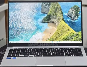 New Laptop Samsung Galaxy Book4 16GB Intel Core 7 SSD 512GB