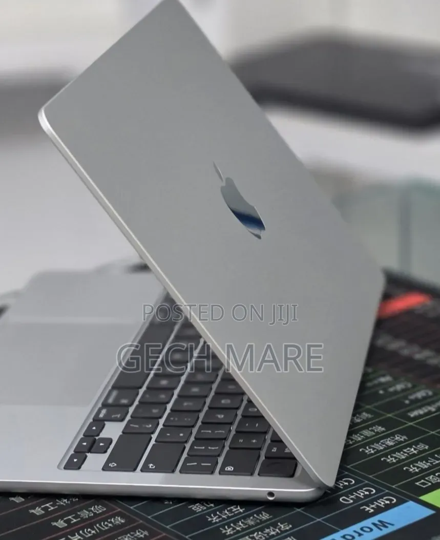 New Laptop Apple MacBook Pro 2025 M5 16GB Apple M5 SSD 512GB