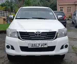 Toyota Hilux 2011 White