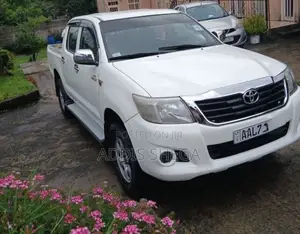 Toyota Hilux 2011 White
