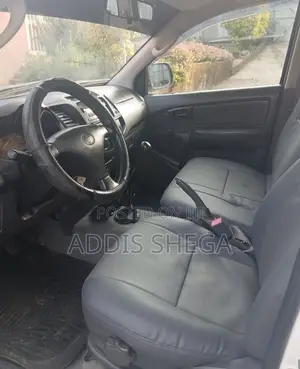 Toyota Hilux 2011 White