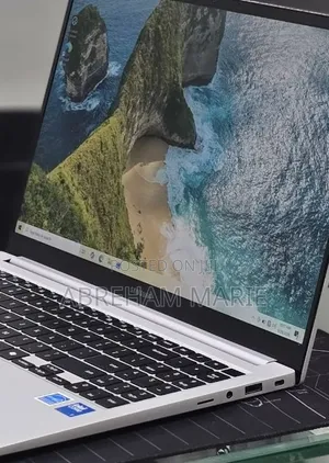 New Laptop Samsung Galaxy Book4 16GB Intel Core 7 SSD 512GB