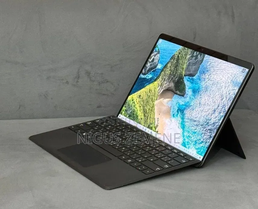 New Laptop Dell Pro 14 8GB Intel Core i5 SSD 256GB