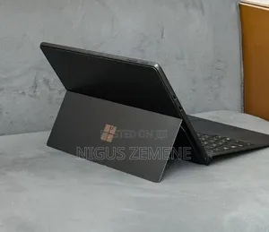 New Laptop Dell Pro 14 8GB Intel Core i5 SSD 256GB