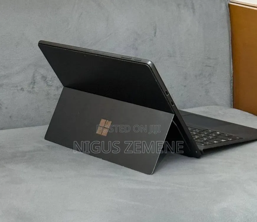 New Laptop Dell Pro 14 8GB Intel Core i5 SSD 256GB